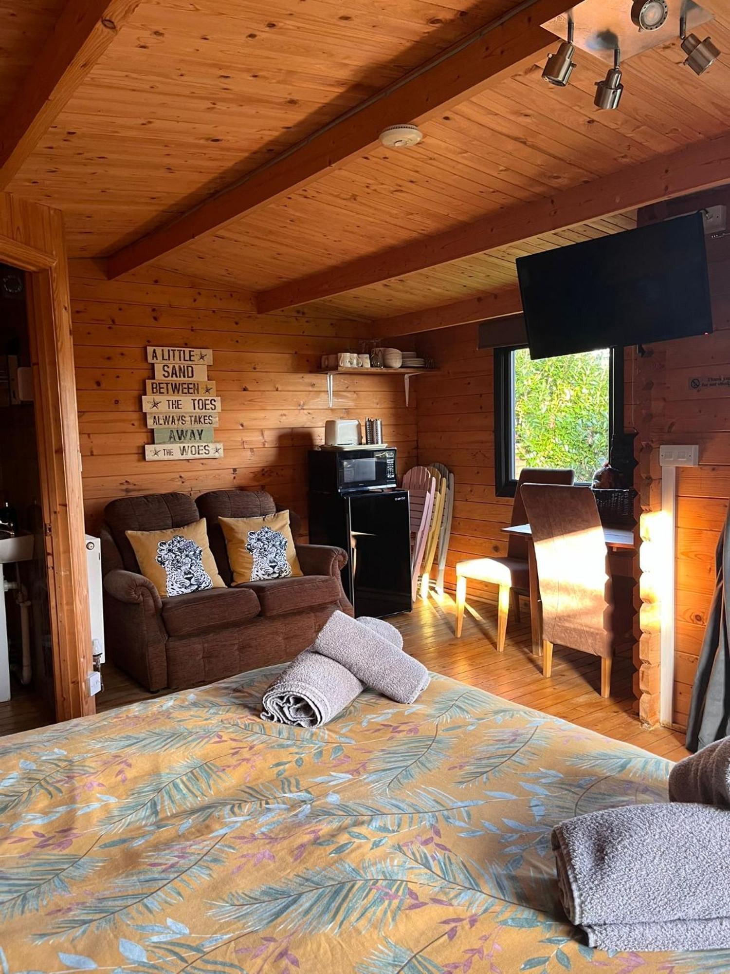 Morlais Log Cabin Lyme Regis Bagian luar foto